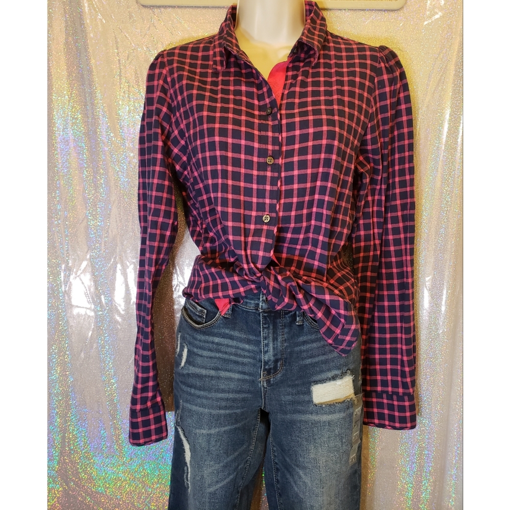 Banana Republic Size Medium Pink and Blue Plaid Button-Down Shirt.